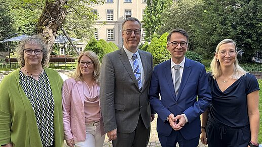 Foto der Mitglieder des Landesvorstandes mit dem hessischen Justizminister Nahaufnahme